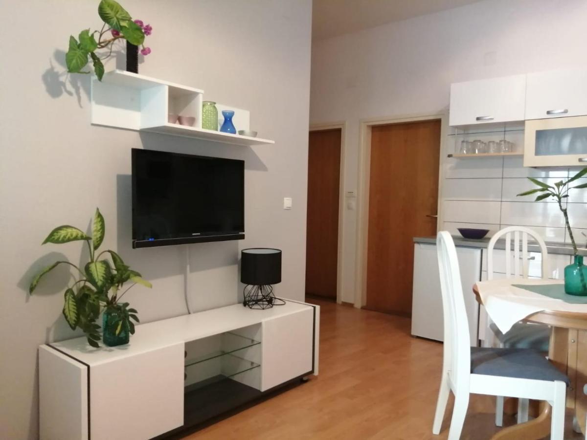 Apartments Suri Водице Екстериор снимка